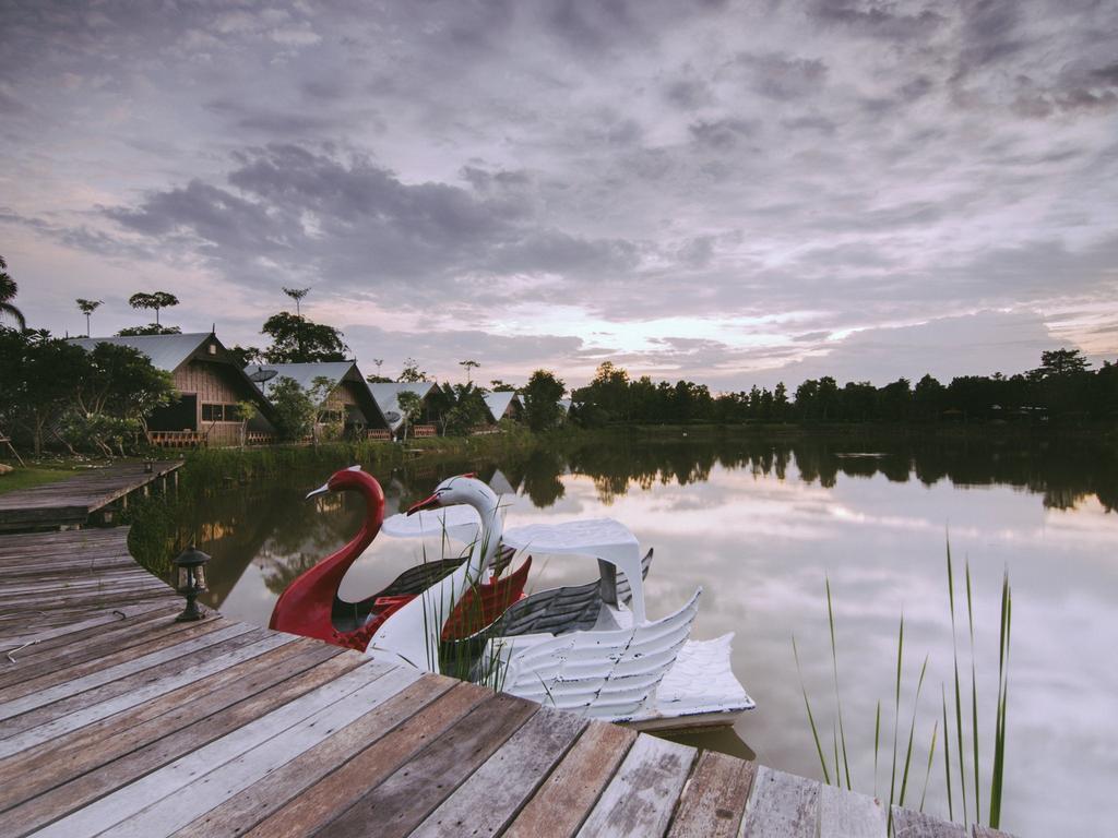 Tanita Lagoon Resort Удон-Тхани Экстерьер фото