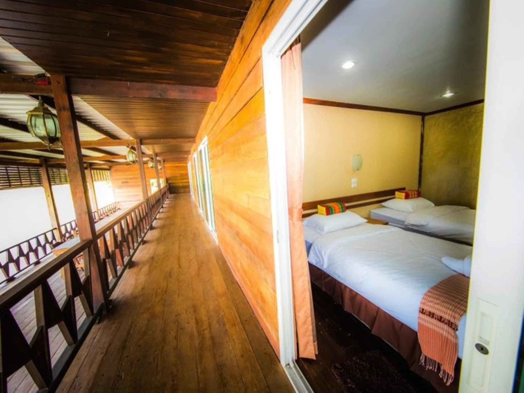 Tanita Lagoon Resort Удон-Тхани Экстерьер фото