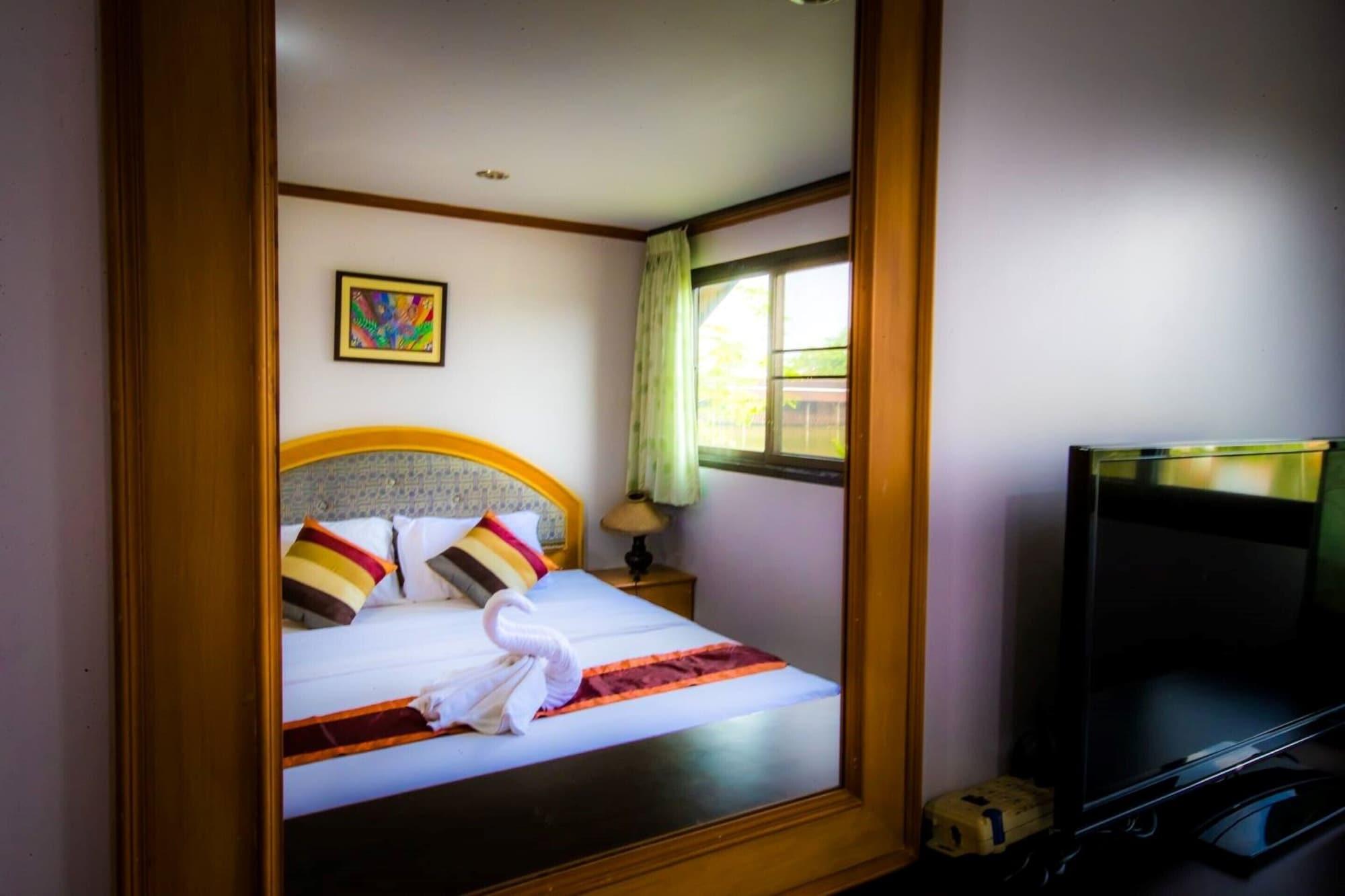 Tanita Lagoon Resort Удон-Тхани Экстерьер фото