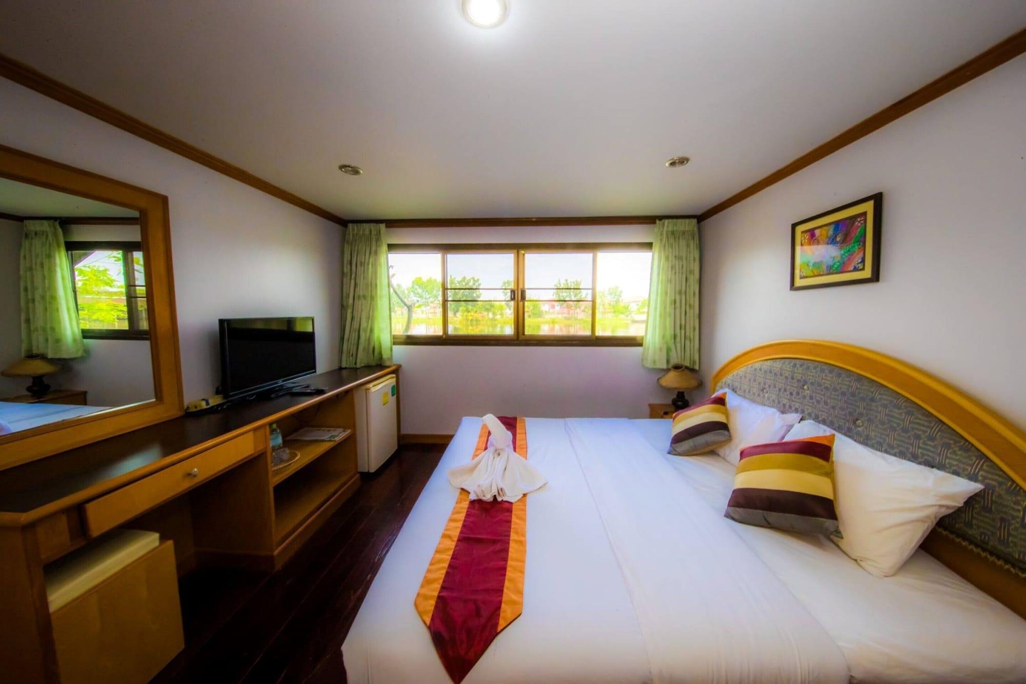 Tanita Lagoon Resort Удон-Тхани Экстерьер фото
